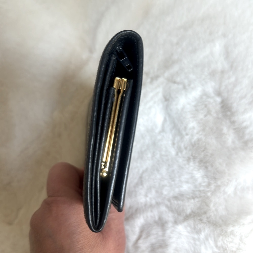 Gucci GG Supreme Kisslock Wallet - Picture 15 of 16